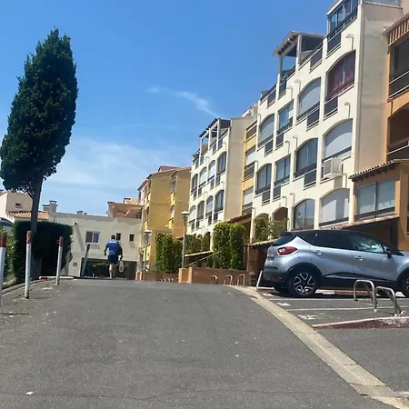 La Desirade Apartment *